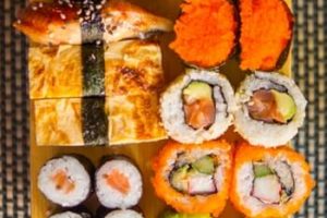 come servire il sushi in tavola