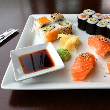 Foto stoviglie per sushi